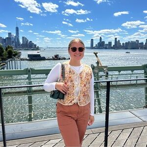 Meet your Posher, Danielle